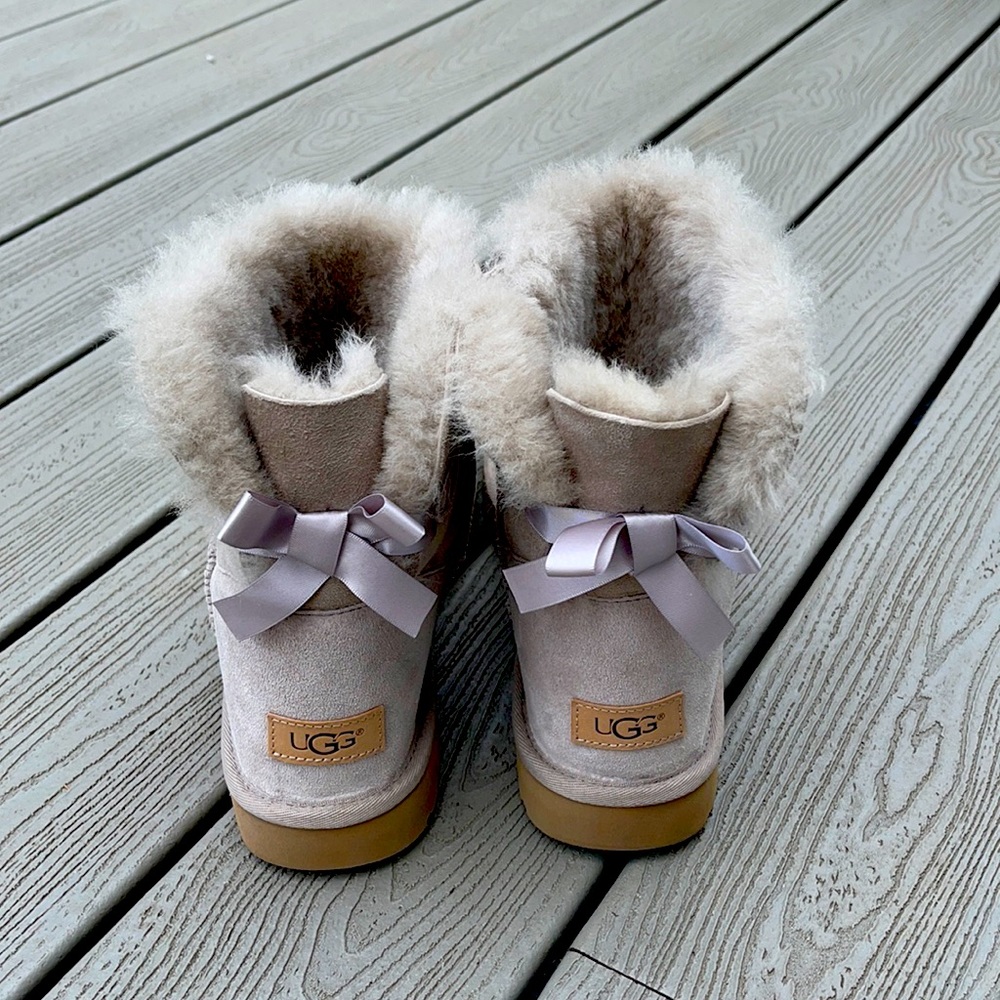 NEW Ugg Mini Bailey Bow in a grey lavender size 11